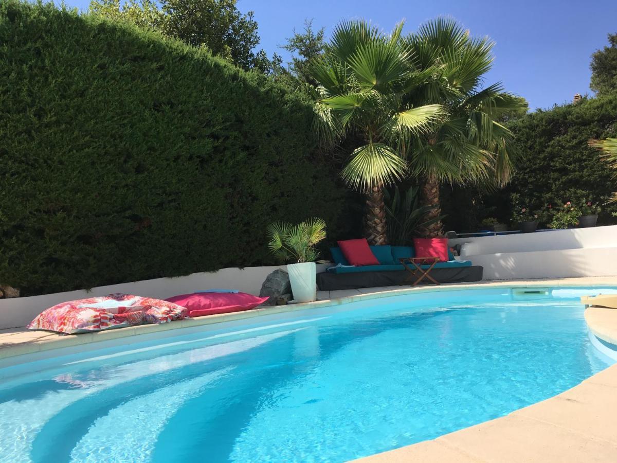 Bed,Kitchen And Swimming Pool Villa Esterel Saint-Raphael  Ngoại thất bức ảnh