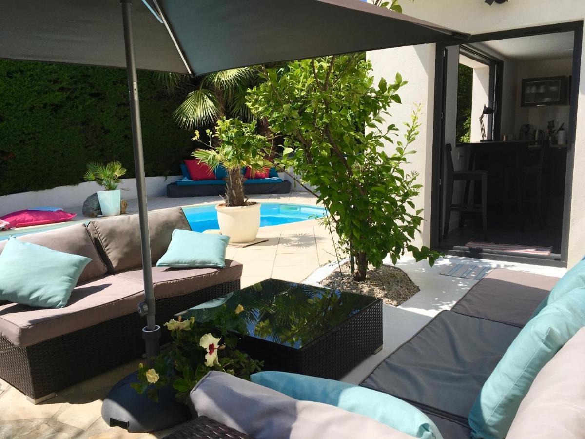 Bed,Kitchen And Swimming Pool Villa Esterel Saint-Raphael  Ngoại thất bức ảnh