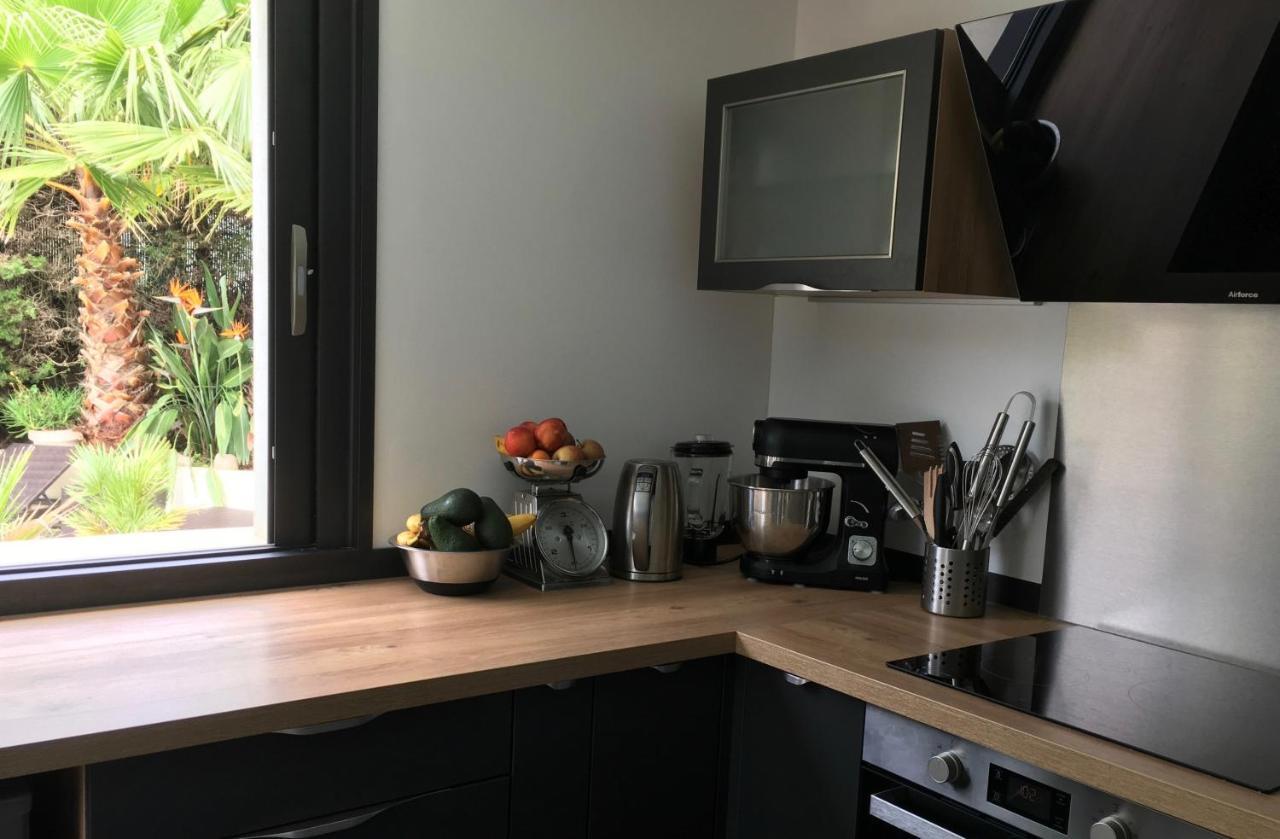 Bed,Kitchen And Swimming Pool Villa Esterel Saint-Raphael  Ngoại thất bức ảnh