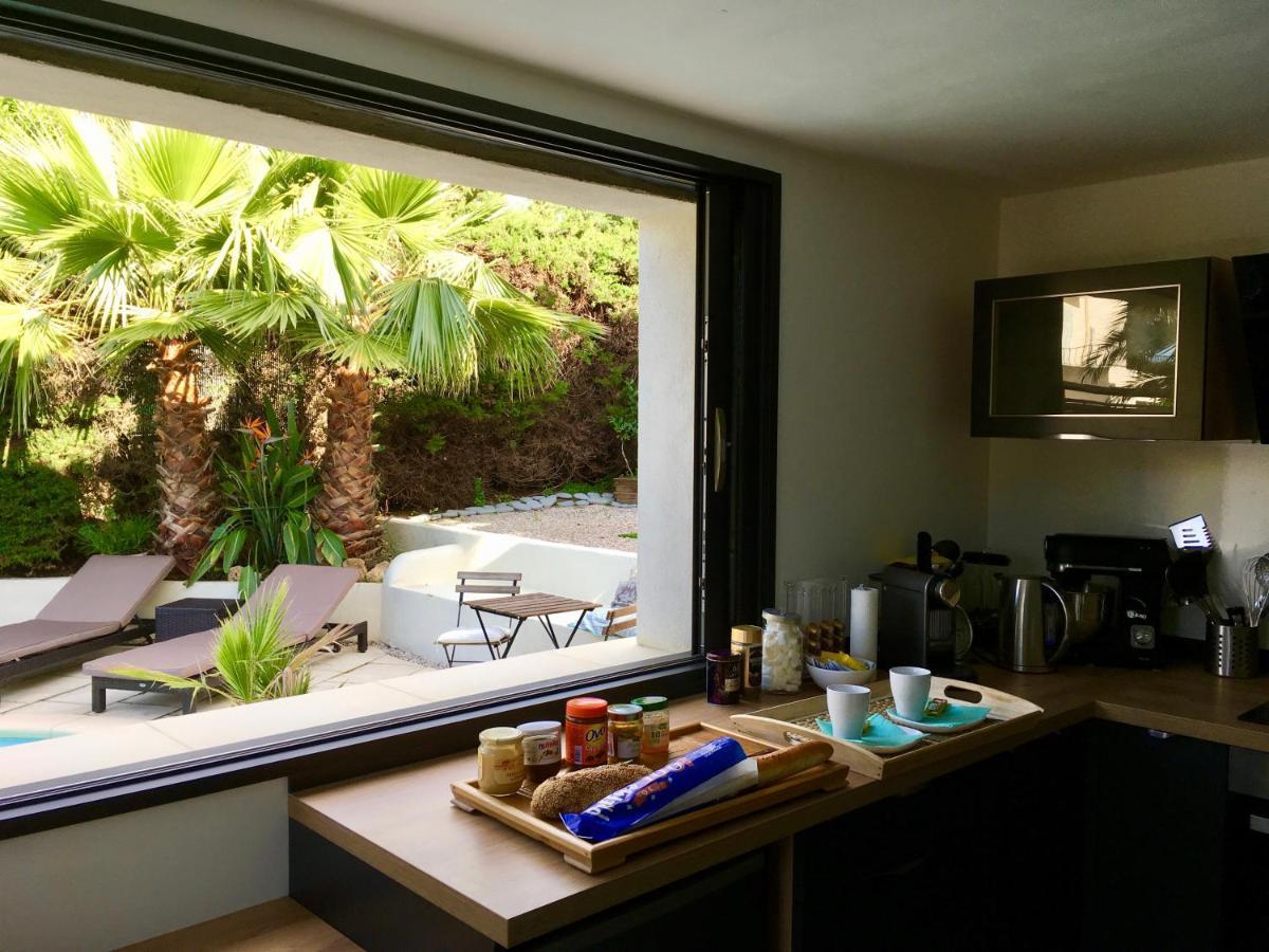 Bed,Kitchen And Swimming Pool Villa Esterel Saint-Raphael  Ngoại thất bức ảnh