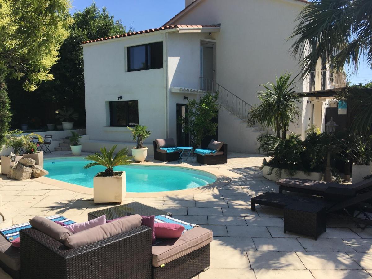Bed,Kitchen And Swimming Pool Villa Esterel Saint-Raphael  Ngoại thất bức ảnh